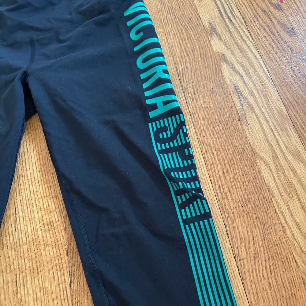 Victoria's Secret  Black and Green Knockout Capris - Picture 3 of 5